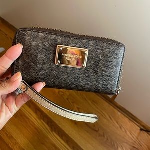 Michael Kors wallet in very good condition